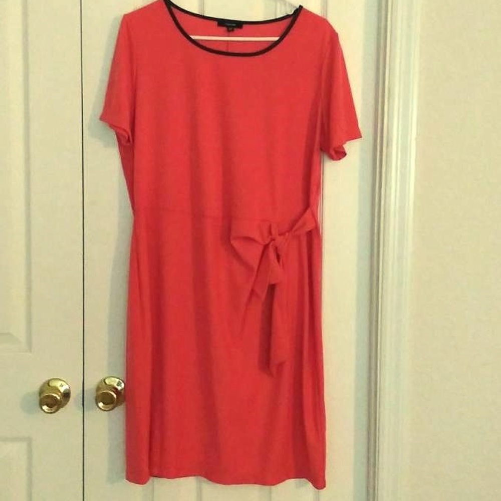 Short Sleeved Front-Tie Dress